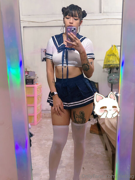 Alebug model nackten galerien