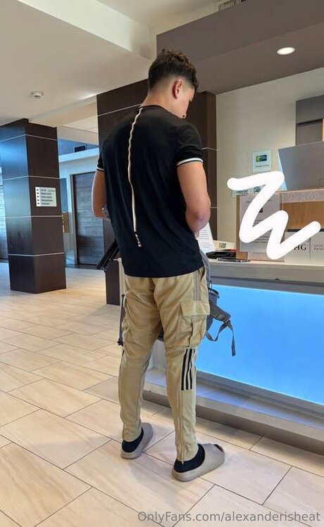 Alexanderisheat nackt pornographische bild