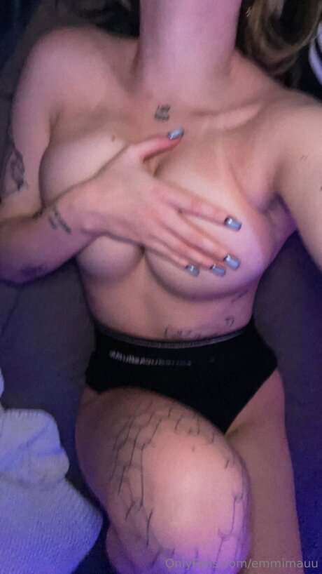 Emmimauu nackt pornographische foto