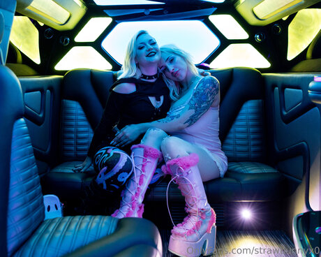 Strawbunnyx0 nackt hübsche galerien