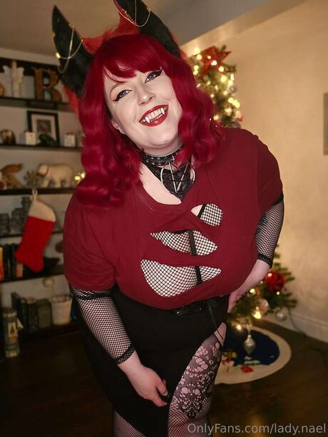 Lady Nael nackt kostenlose foto