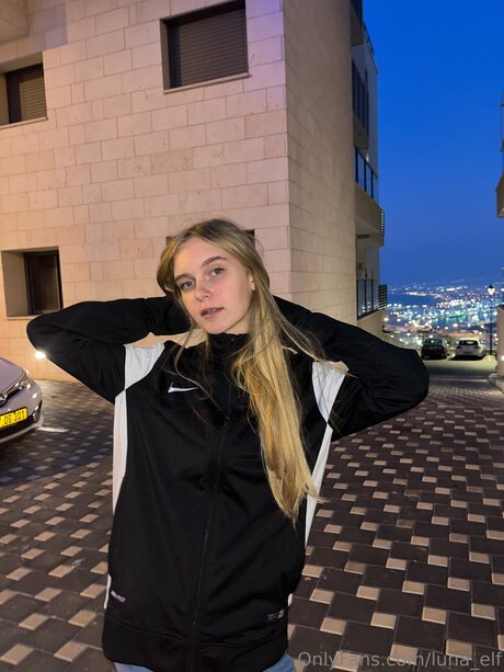 Arya Lune heiße bilder