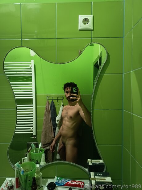 Tyron989 pornographische foto