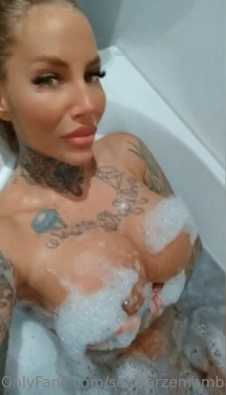 zierlicher fick nur fans exklusive heiße bilder