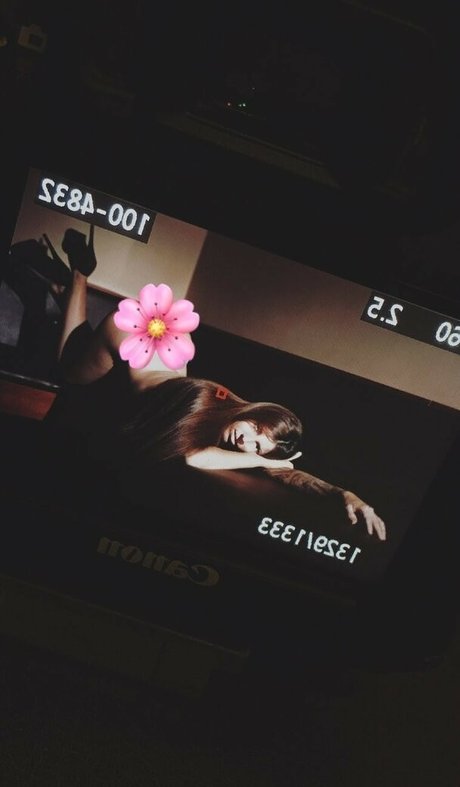 Flora Tabi exklusive kostenlose galerien