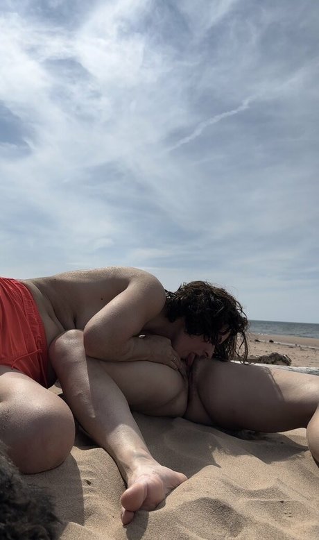 Lez Femmes schauspielerin nackte bilder