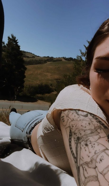 Ltlyata erotische nacktheit bild