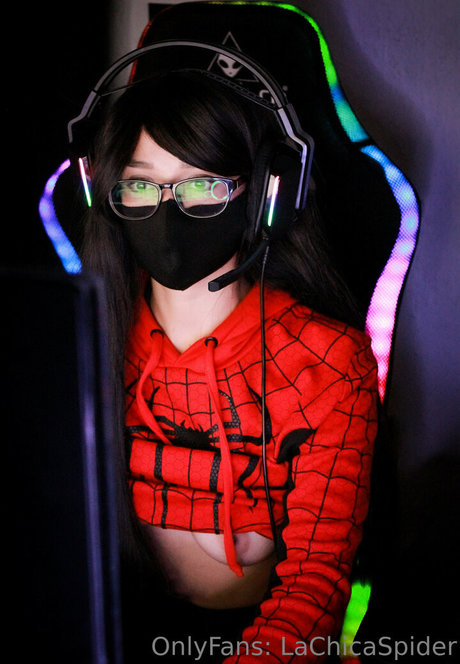 lachicaspider exklusive porno bilder