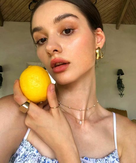 Lika Solt sexy hd foto