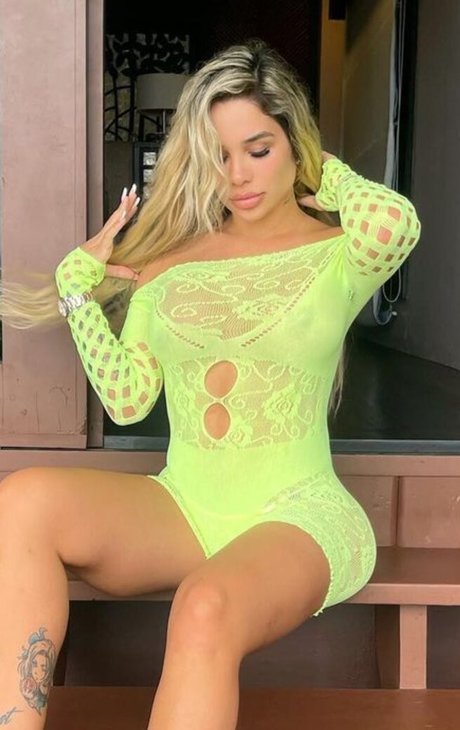 flugbegleiterin onlyfans perfekte nackte fotos