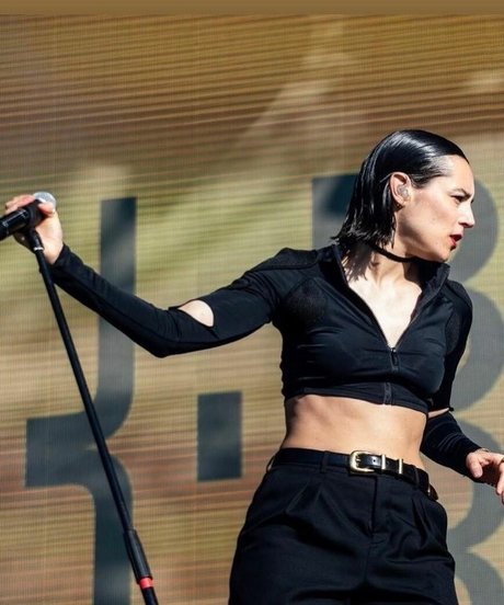 Jehnny Beth kunst pornografische foto