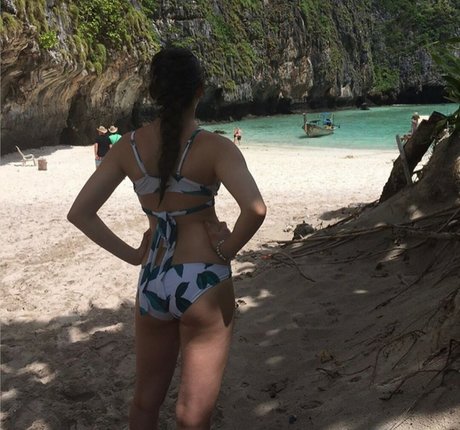 Chloe East nackt xxx bilder