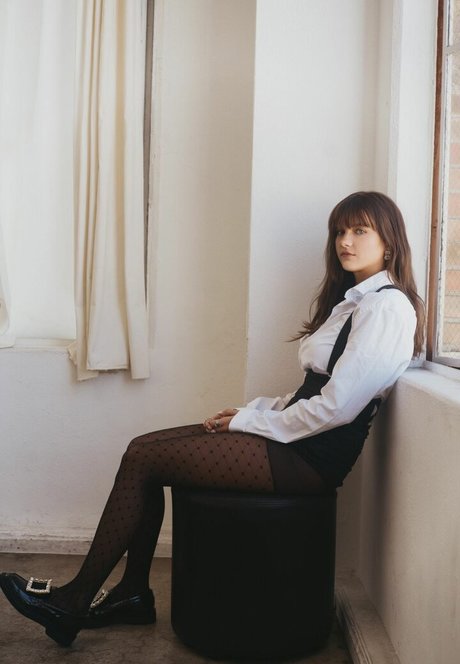 Chloe East nackt sexy bilder