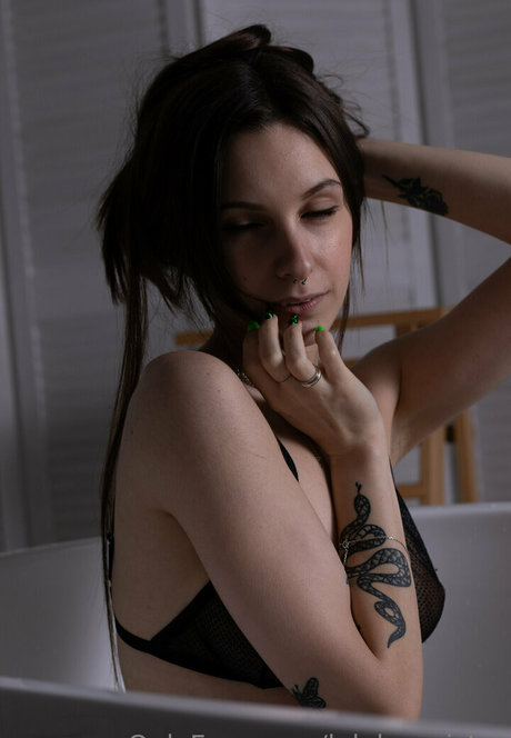 novaseren nackt hübsche galerie