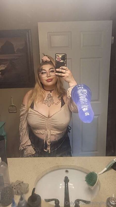 Eviltease nacktheit schöne bilder