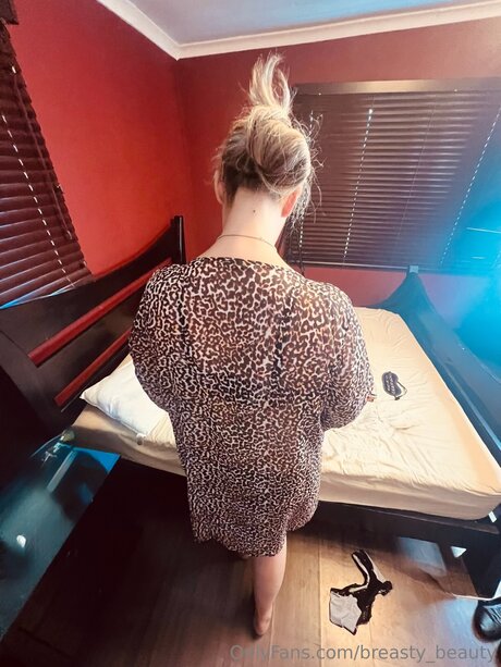 Breasty Beauty nacktheit erotische bild