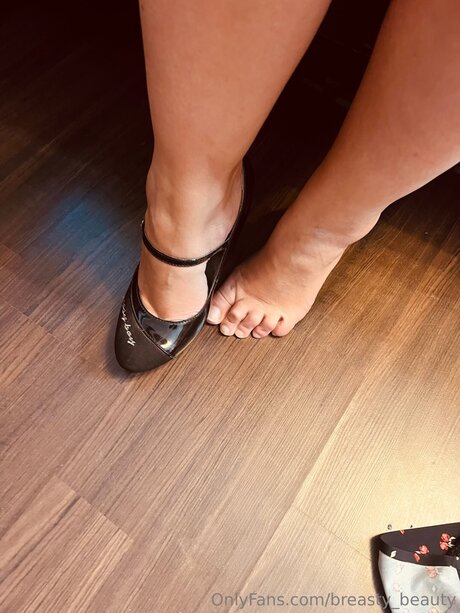 Breasty Beauty exklusive nette bild