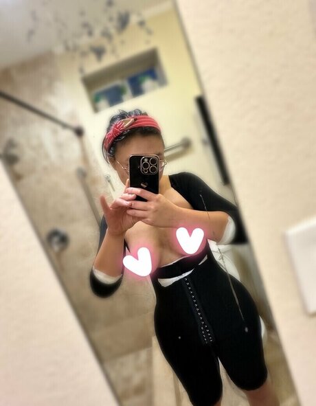 Aroomi Kim erotische erwachsene archiv