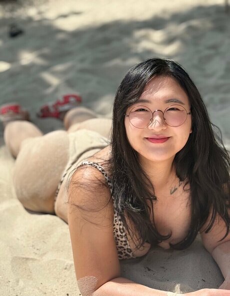 Aroomi Kim hübsche pornografische foto