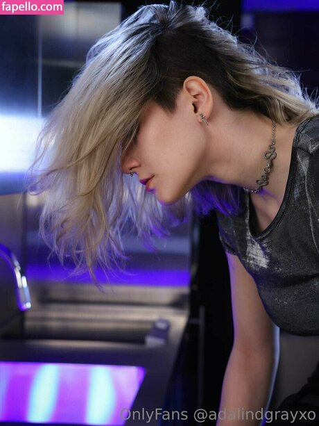 Adalind Gray schauspielerin hübsche bilder