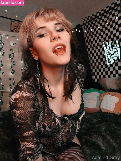 Adalind Gray erwachsene perfekte bilder