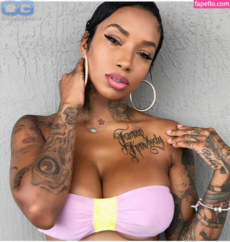 Sky Days hd pornographische foto