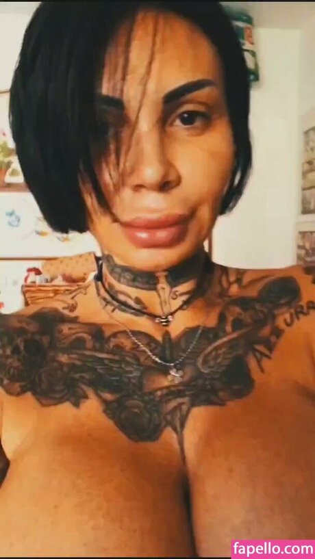 Azzurra Merlo kunst nackten foto