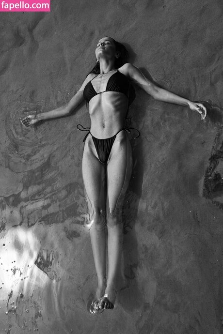 Chloe Campbell sexy freie bild