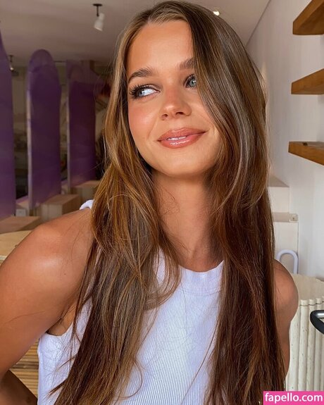 Chloe Campbell nackt archiv