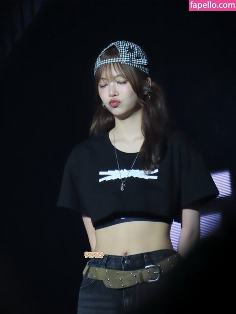 Hong Eunchae_ top akt bild