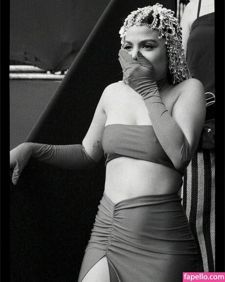 Clara Buarque nackt top bild