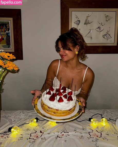 Clara Buarque perfekte akt galerien