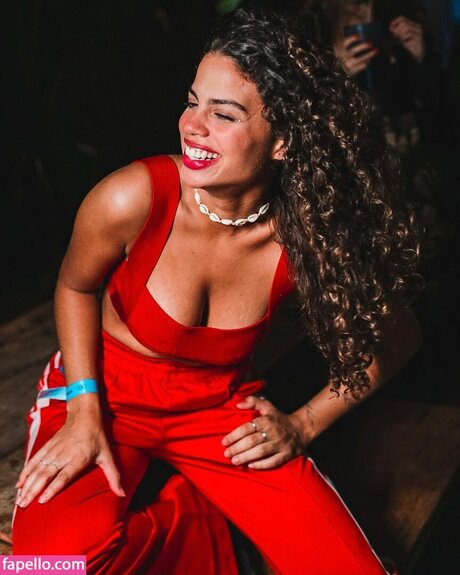 Clara Buarque exklusive nackte fotos