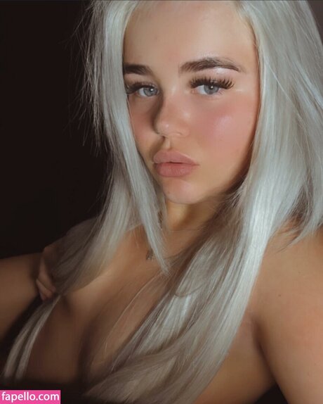 Lotus Petrie xxx freie bild