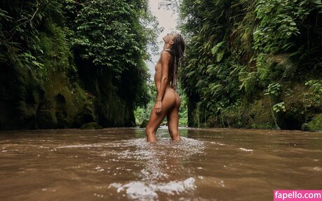 Lauren Sophie Messack heiße fotos