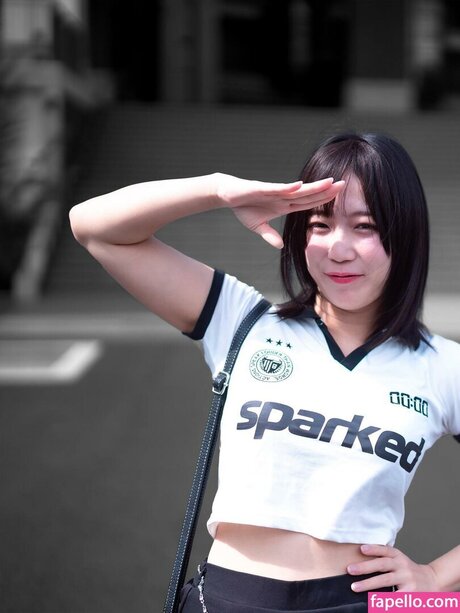 Nao Aomiya nackte pornostar bild