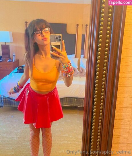 Velma Daphne Cosplay nackt pornographische bild