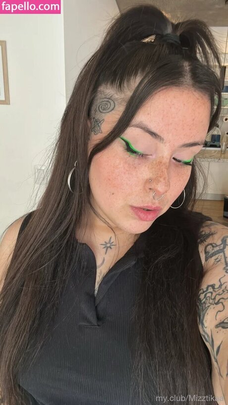 Mizztikaa sexy nackten galerie