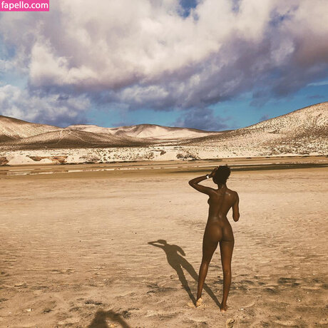 Naomi Nash model nackte foto