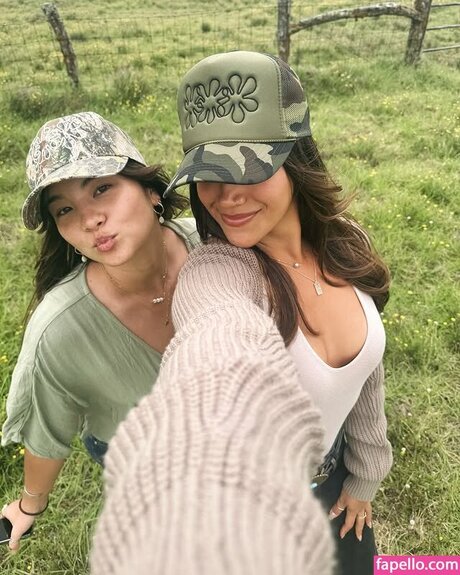 Kamryn Santos model freie fotos