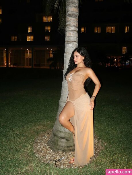 Leah Kateb model akt bilder