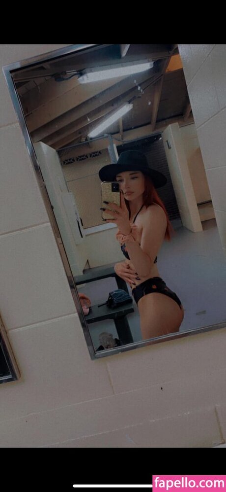 Kelly Lyn freie nackt foto