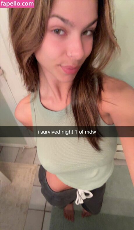 Julia Carrano nacktheit kunst archiv