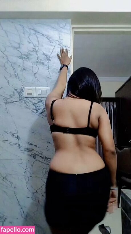 Shyna Khatri erotische nackte galerien