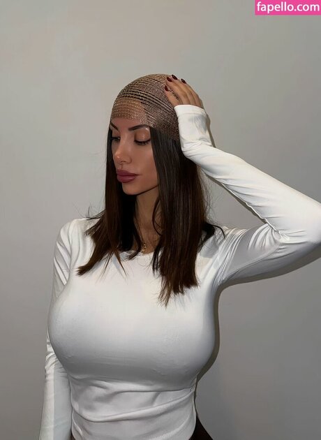 Oriana Tubiolo hübsche akt fotos