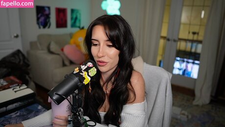 brieanneroksa kostenlose erwachsene bild