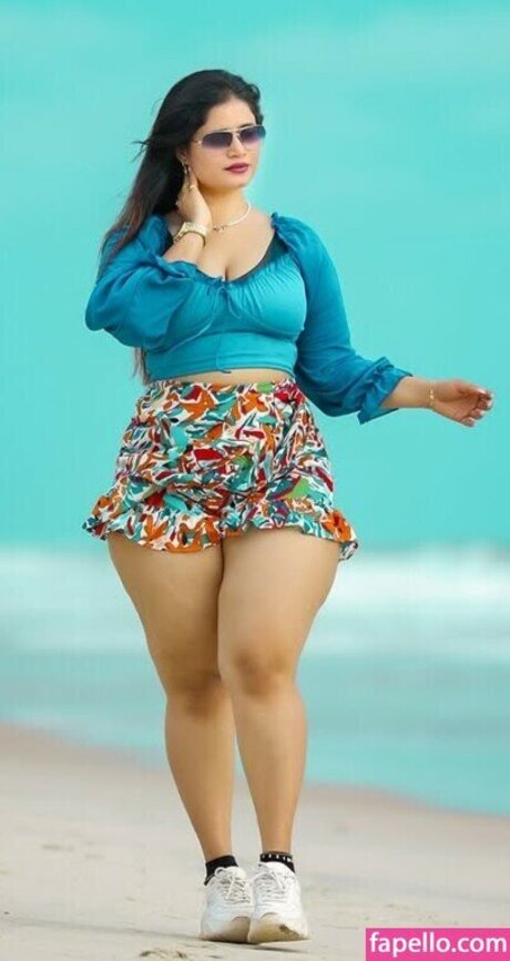 Pavitra Poojary model erwachsene bilder