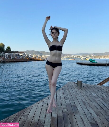 Neva Samanc G k e hübsche sexy fotos