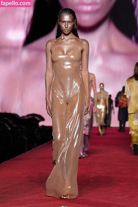 Angelina Mango pornostar kunst bild