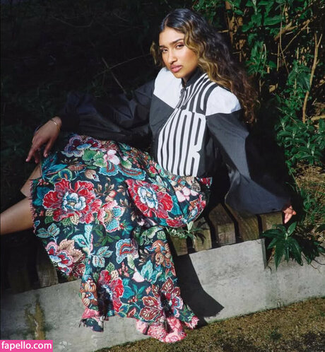 Varada Sethu nackten pornostar fotos